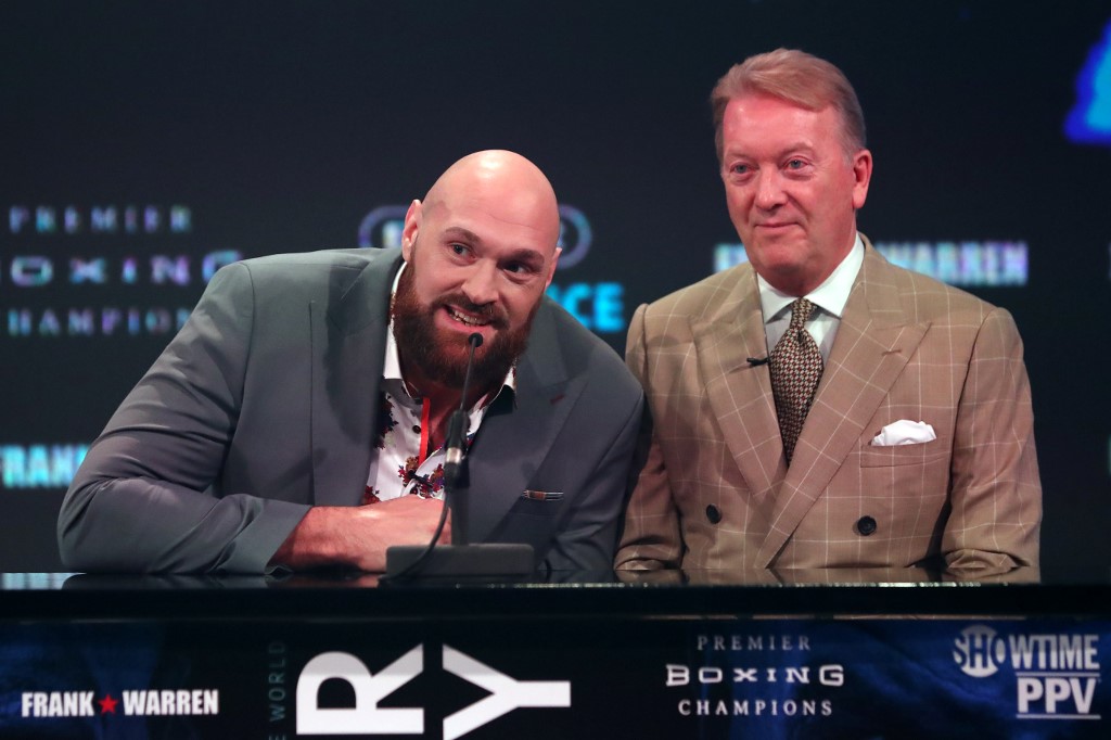 Former world heavyweight champion, British boxer Tyson Fury (L) and manager and promoter Frank Warren (R) attend a press conference in London on October 1, 2018 ahead of his scheduled world heavyweight title fight against WBC champion, US boxer Deontay Wilder, on December 1. (Photo by Daniel LEAL-OLIVAS / AFP)
